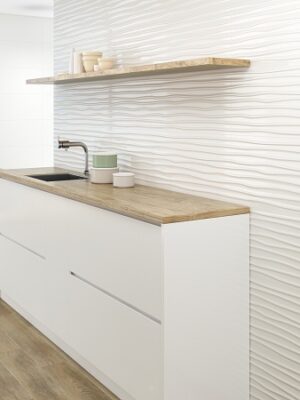 Palin white wall tile with 3D waves that are called wellen